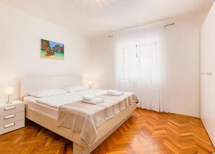 3 Bedroom Lovely In Malinska