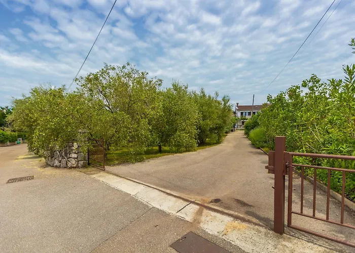 3 Bedroom Lovely In Malinska