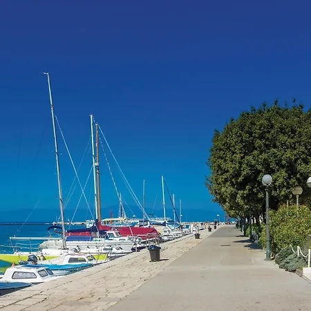 Apartment 3 Bedroom Lovely In