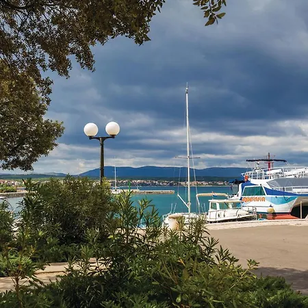 3 Bedroom Lovely In Apartment *