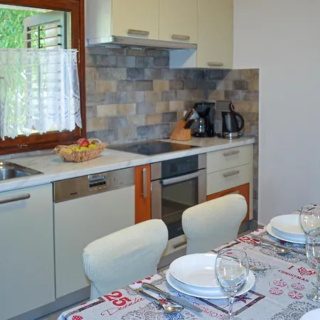 Apartment 3 Bedroom Lovely In *