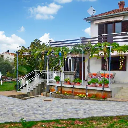 3 Bedroom Lovely In Malinska