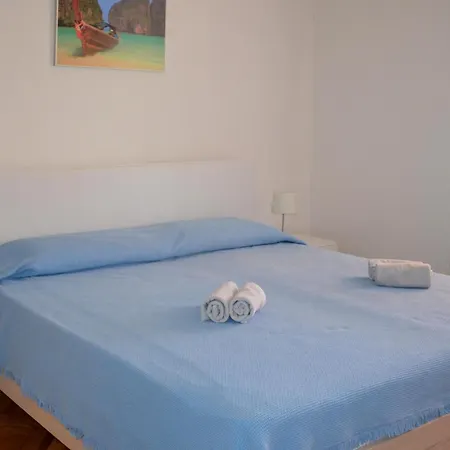Apartment 3 Bedroom Lovely In