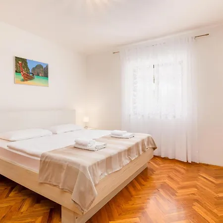 3 Bedroom Lovely In Malinska