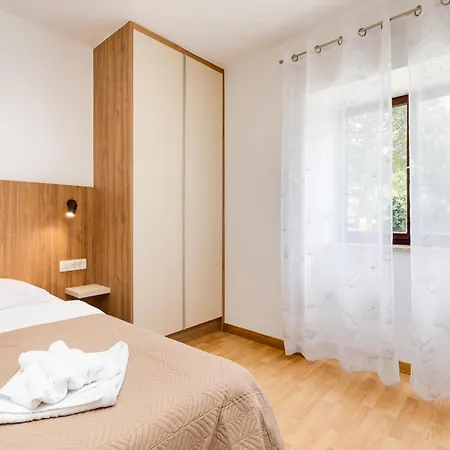 3 Bedroom Lovely In * Malinska