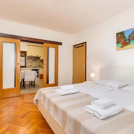 3 Bedroom Lovely In Apartment *