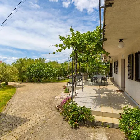 Apartment 3 Bedroom Lovely In Malinska