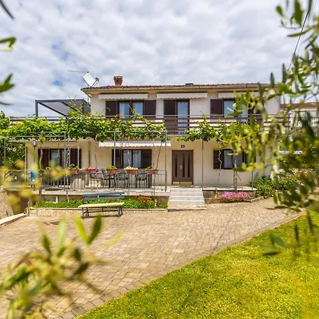 3 Bedroom Lovely In Apartment