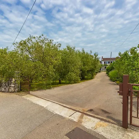 3 Bedroom Lovely In Malinska