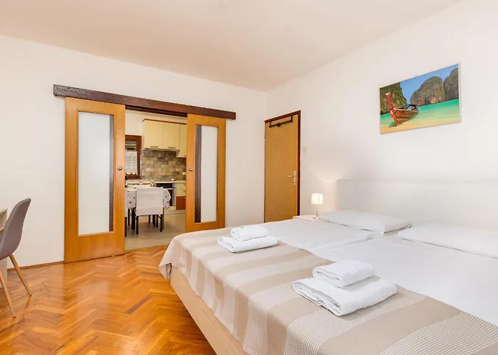 3 Bedroom Lovely In Lägenhet *