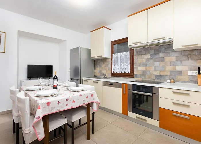 3 Bedroom Lovely In * Malinska