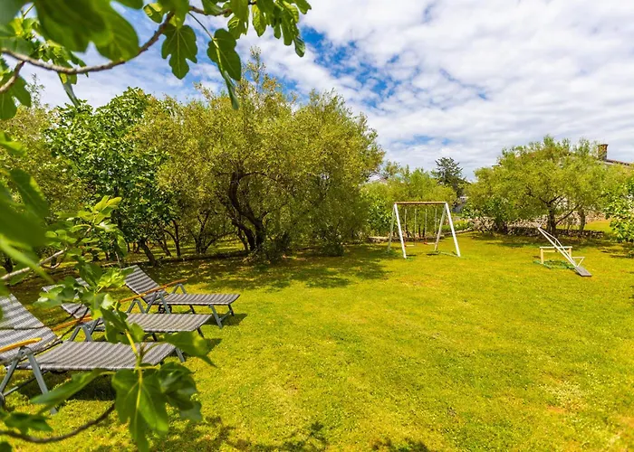 3 Bedroom Lovely In Malinska