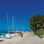 Apartman In With House Sea View