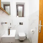 Apartman In With House Sea View *