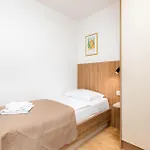 Apartman In With House Sea View